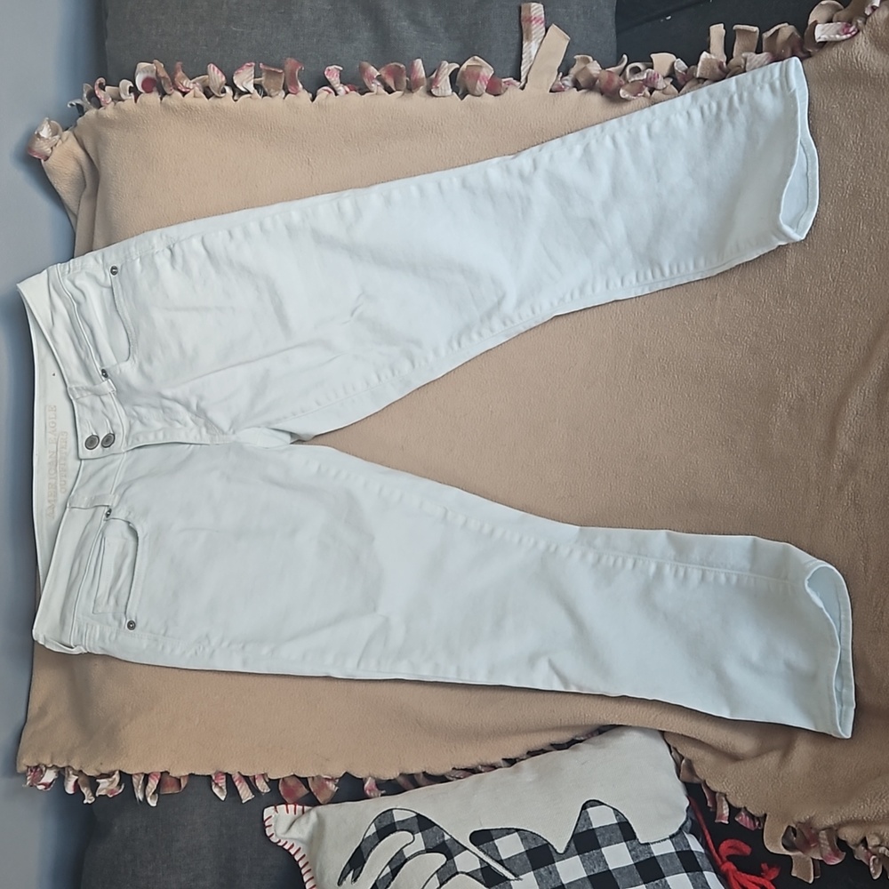 American Eagle white capri size 6